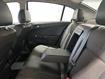 Opel Astra, 2011г, передний привод, механика