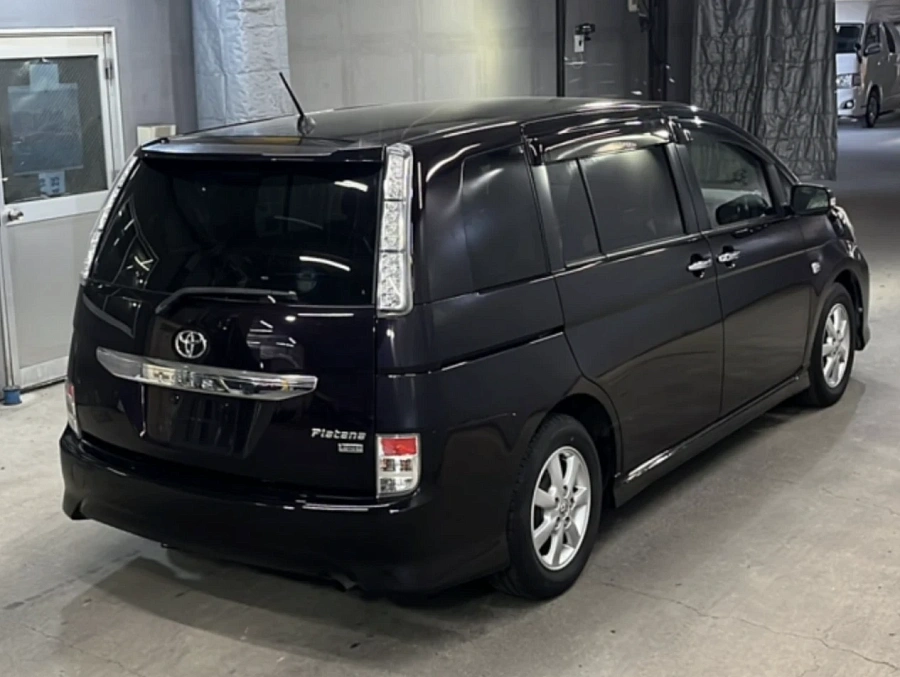 Toyota ISis, 2012г., передний привод, вариатор