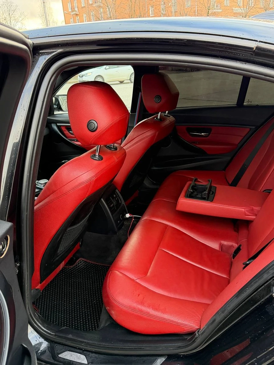 BMW 3 серии, 2012г., задний привод, автомат