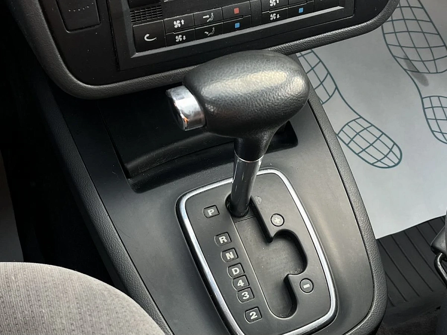 Volkswagen Sharan, 2003г., передний привод, автомат