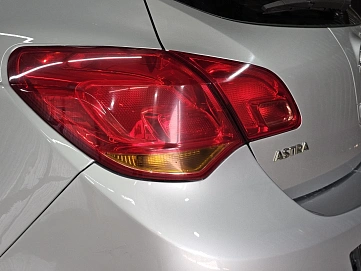 Opel Astra, 2010г, передний привод, механика