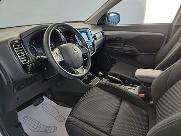 Mitsubishi Outlander, 2015г, передний привод, вариатор