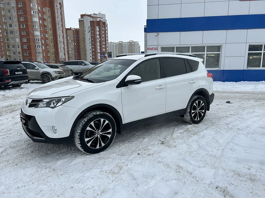 Toyota RAV4, 2015г., полный привод, вариатор