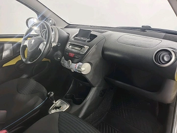 Peugeot 107, 2012г, передний привод, робот