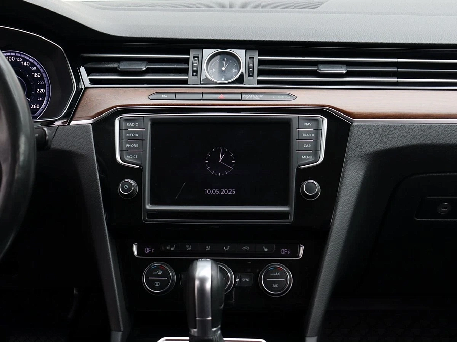 Volkswagen Passat, 2016г., передний привод, робот