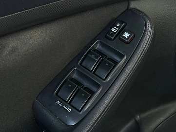 Toyota Avensis, 2003г, передний привод, автомат