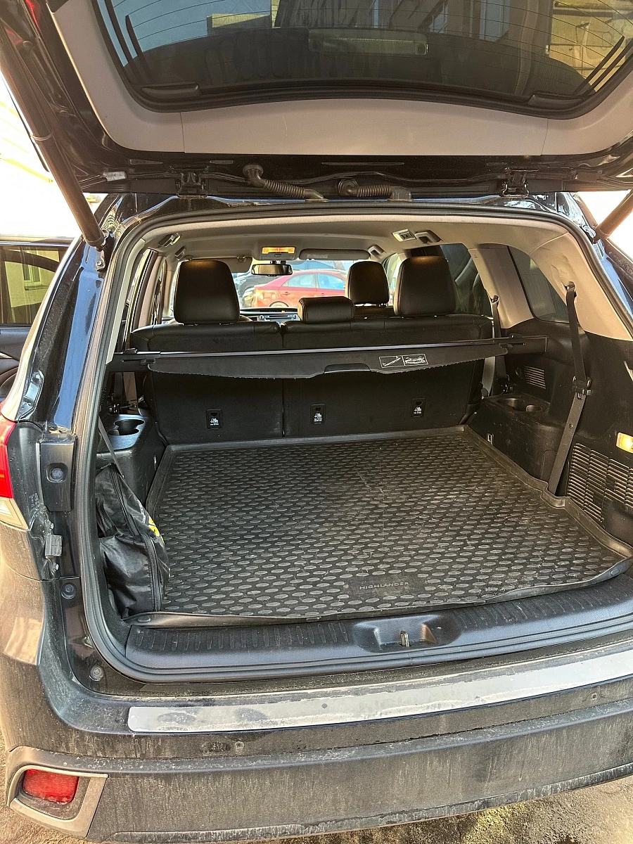 Toyota Highlander, 2017г., полный привод, автомат