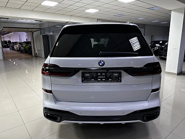 BMW X7, 2023г, полный привод, автомат