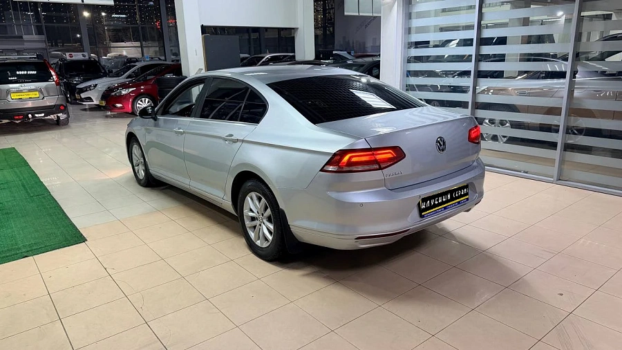 Volkswagen Passat, 2015г., передний привод, робот