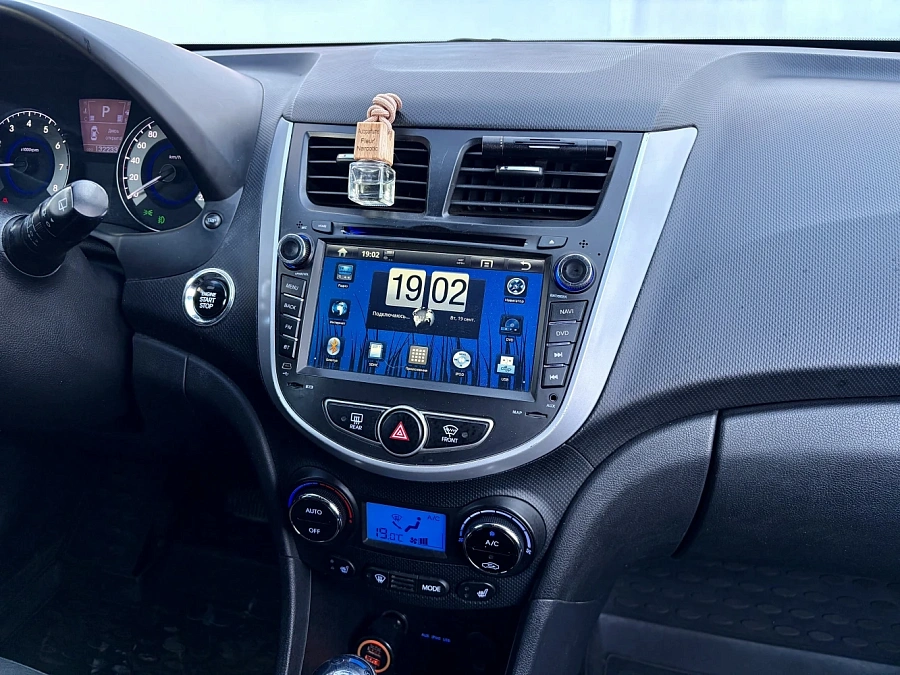 Hyundai Solaris, 2012г., передний привод, автомат
