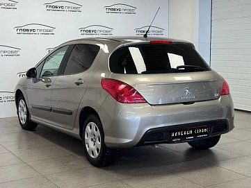 Peugeot 308, 2011г, передний привод, автомат