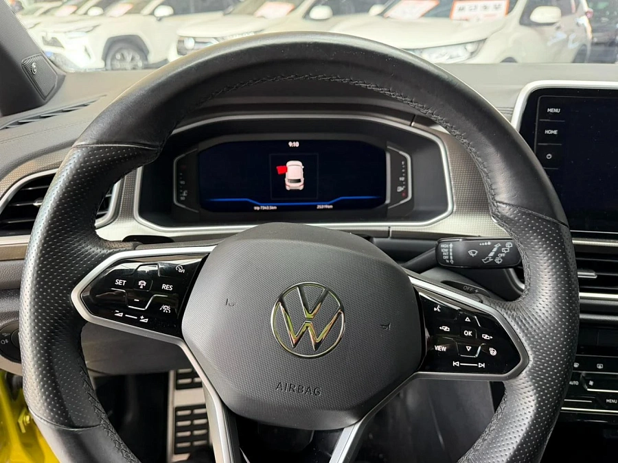 Volkswagen T-Roc, 2023г., передний привод, робот