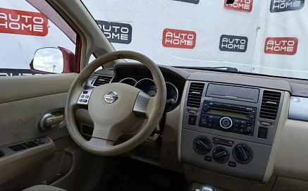 Nissan Tiida, 2010г., передний привод, автомат