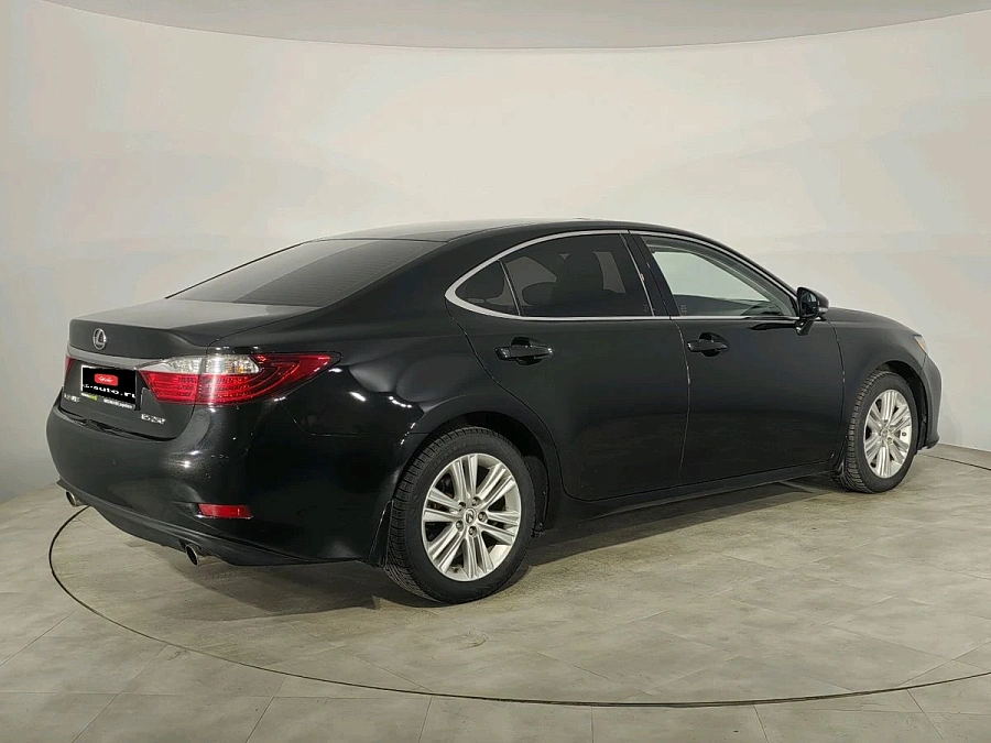 Lexus ES, 2015г., передний привод, автомат