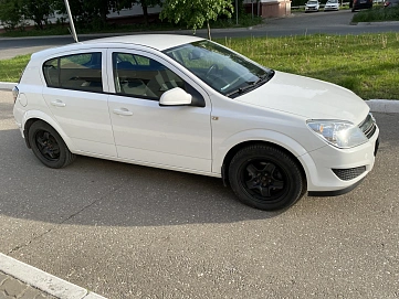 Opel Astra, 2012г, передний привод, механика