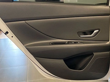 Hyundai Elantra, 2021г, передний привод, автомат