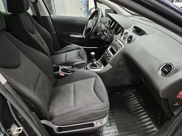 Peugeot 308, 2011г, передний привод, механика