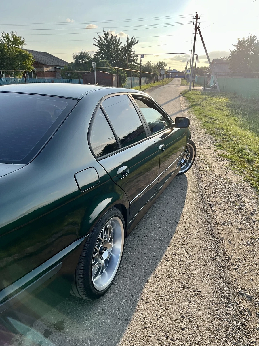 BMW 5 серии, 2002г., задний привод, автомат