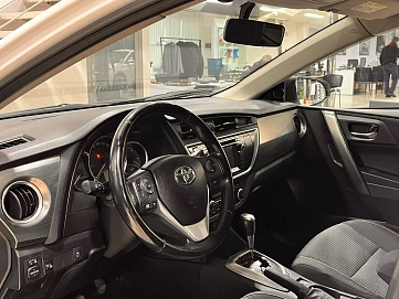 Toyota Auris, 2013г, передний привод, вариатор