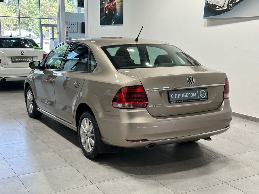 Volkswagen Polo, 2015г., передний привод, автомат