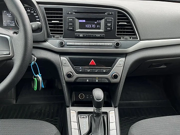 Hyundai Elantra, 2018г, передний привод, автомат
