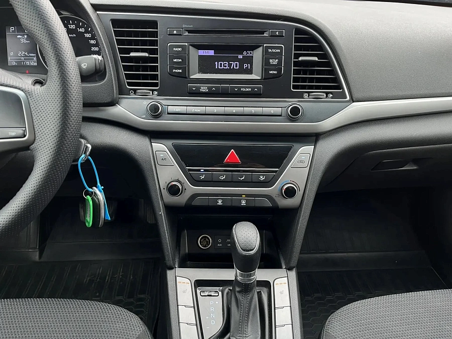 Hyundai Elantra, 2018г., передний привод, автомат