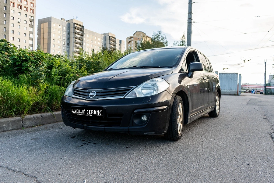 Nissan Tiida, 2011г., передний привод, автомат