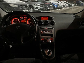 Peugeot 308, 2011г, передний привод, автомат