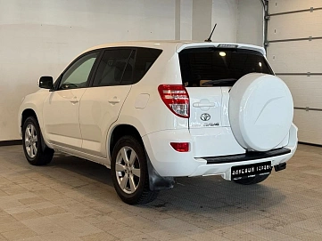 Toyota RAV4, 2012г, передний привод, автомат