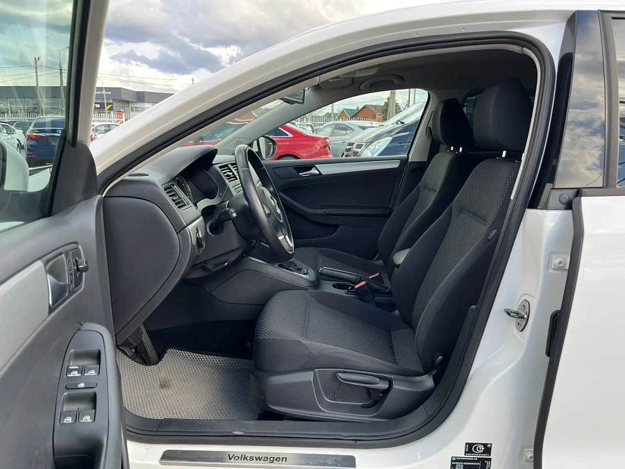Volkswagen Jetta, 2013г., передний привод, робот