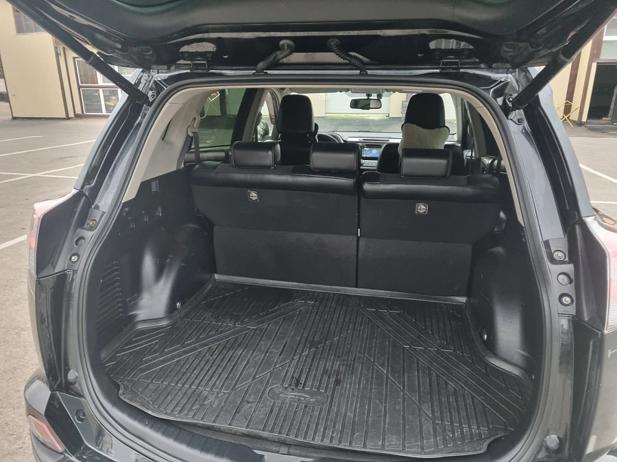 Toyota RAV4, 2016г., полный привод, вариатор