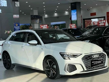 Audi A3, 2023г, передний привод, робот