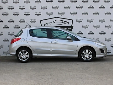 Peugeot 308, 2012г, передний привод, автомат