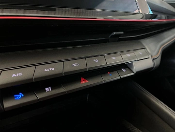 Changan UNI-V, 2023г, передний привод, робот