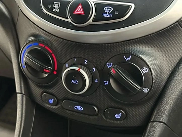 Hyundai Solaris, 2012г, передний привод, автомат