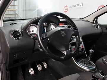 Peugeot 308, 2011г, передний привод, механика