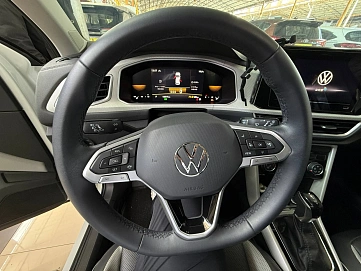 Volkswagen T-Roc, 2023г, передний привод, робот