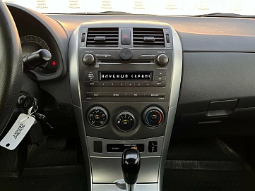 Toyota Corolla, 2012г, передний привод, автомат