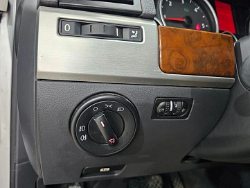 Volkswagen Touareg, 2008г, полный привод, автомат