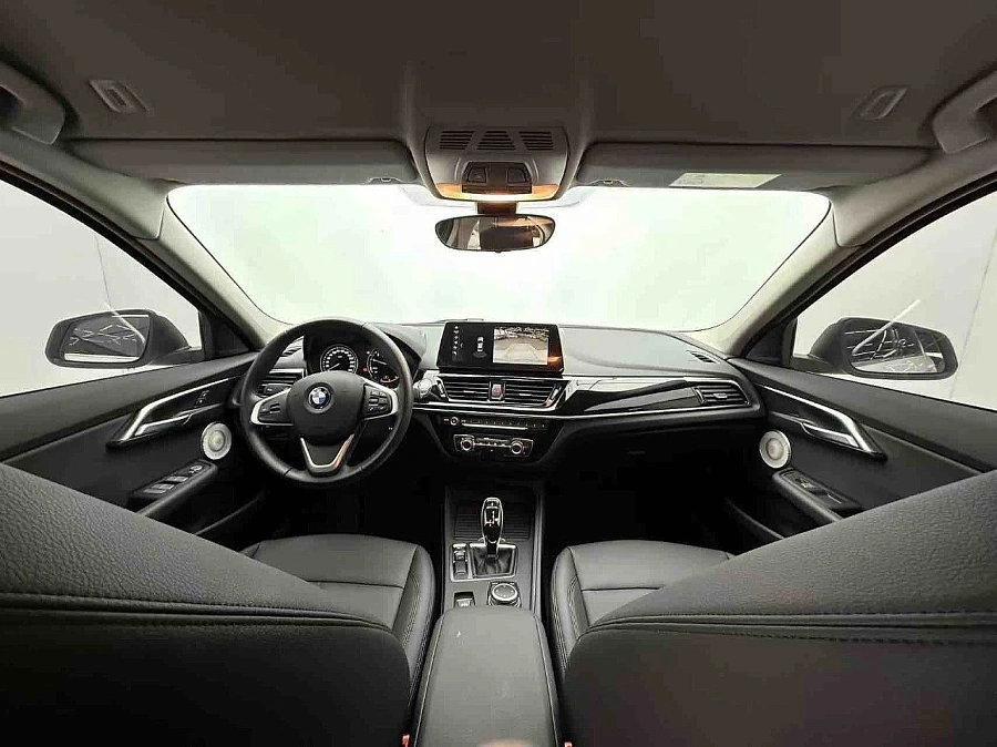 BMW 1 серии, 2022г., передний привод, робот