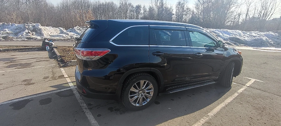 Toyota Highlander, 2014г., передний привод, автомат