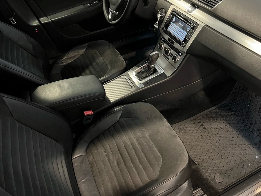 Volkswagen Passat, 2012г., передний привод, автомат