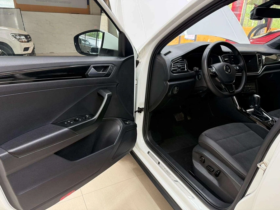 Volkswagen T-Roc, 2021г., полный привод, робот