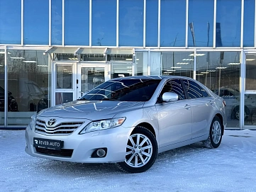 Toyota Camry, 2010г, передний привод, автомат
