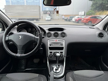 Peugeot 308, 2010г, передний привод, автомат