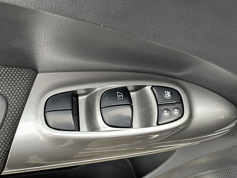 Nissan Juke, 2011г., передний привод, вариатор
