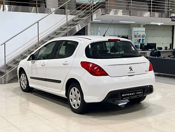 Peugeot 308, 2011г, передний привод, автомат