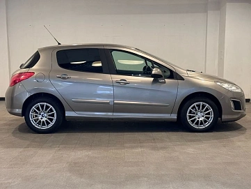 Peugeot 308, 2011г, передний привод, автомат