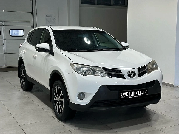 Toyota RAV4, 2015г., полный привод, автомат