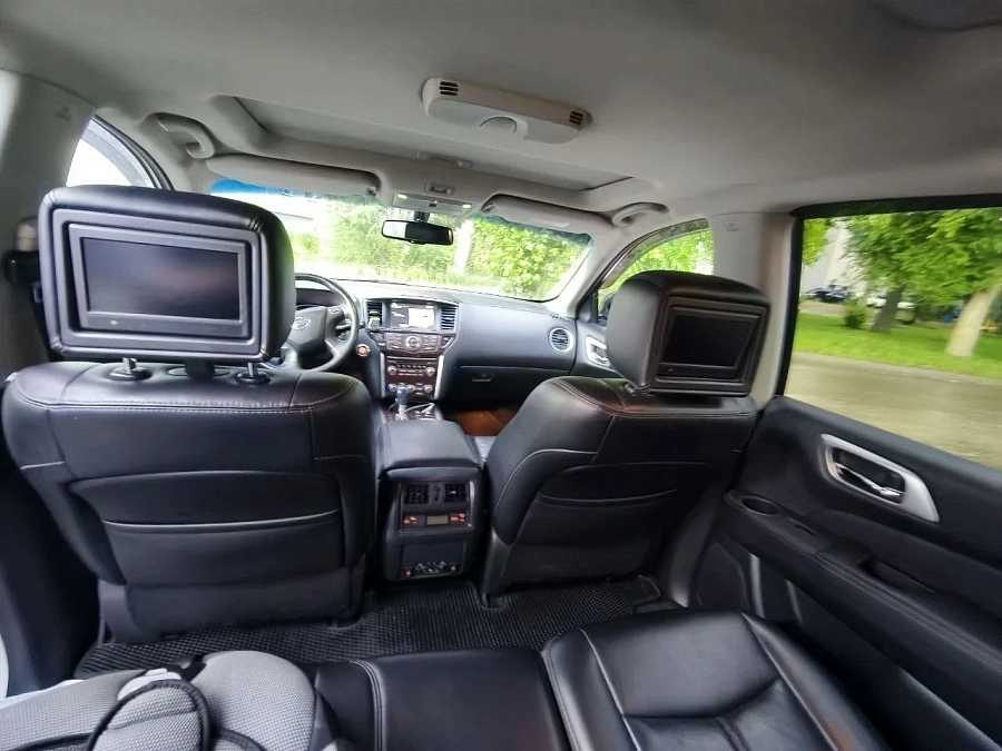 Nissan Pathfinder, 2015г., полный привод, вариатор
